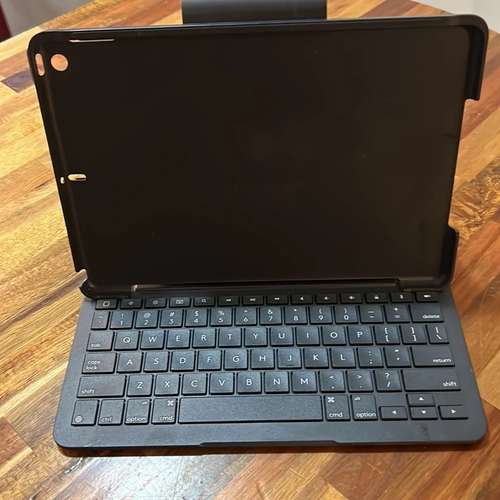 Logitech iPad (7th & 8th generation) case with integrated Bluetooth Keyboard